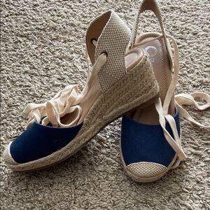 Elegant Navy and Cream Espadrille Wedges